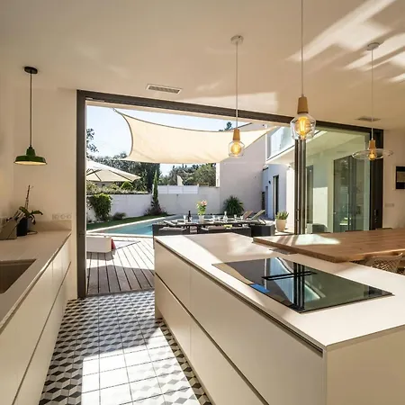 Modern With Pool In Castelnau-le-Lez