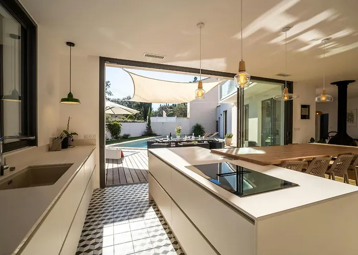 Modern With Pool In Castelnau-le-Lez
