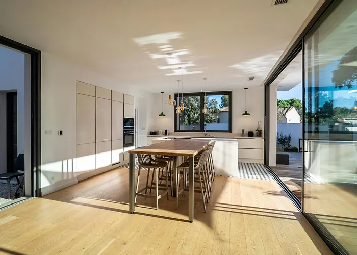 Tatil Evi Modern With Pool In *